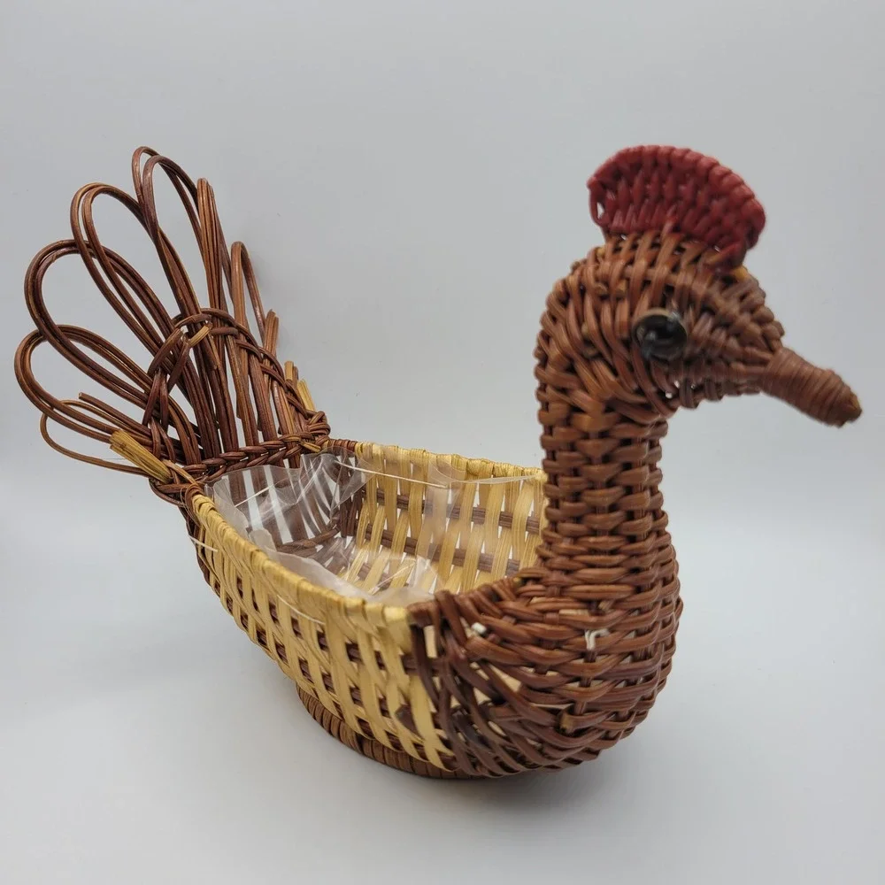 Cute Wicker Chicken Basket Planter with Liner‎ Vintage Farmhouse Decor